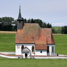 Kath. Filialkirche hl. Michael und ehem. Friedhofsfläche