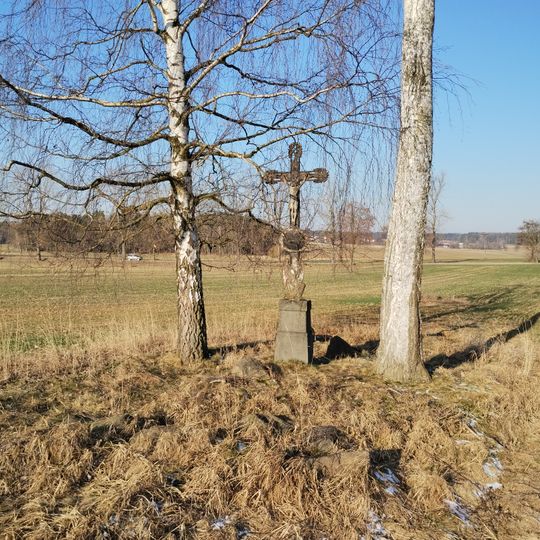 Kříž v poli u Skalice