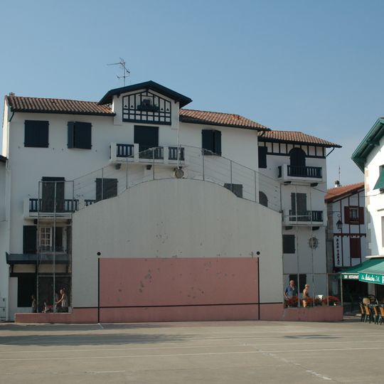 Azkaineko pilotalekua