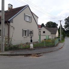 Kříž u křižovatky v Rybově Lhotě