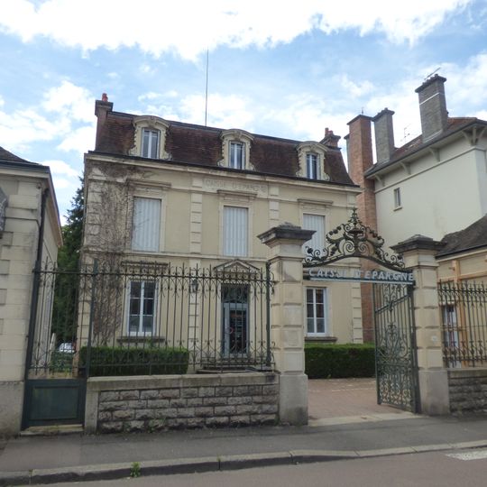 Building of the Savings Bank of Semur-en-Auxois