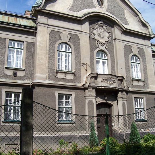 Fara u kostela Panny Marie Královny