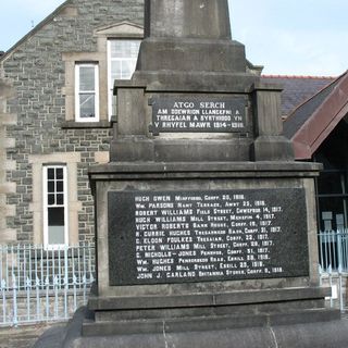 War memorial in front of the Shire Hall