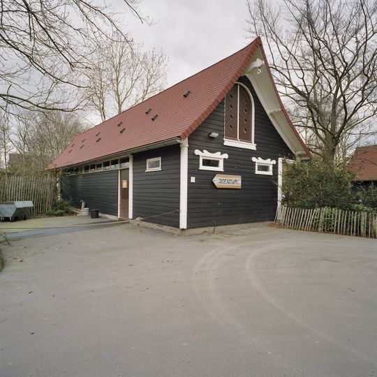 Blijdorp: houten dierenverblijf