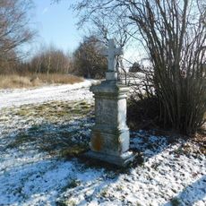 Kříž u silnice mezi Rácovem a Lovětínem