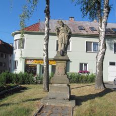 Socha svatého Jana Nepomuckého v Ludkovické ulici v Luhačovicích