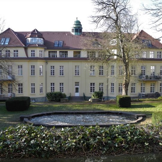 Grünanlage des Ferdinand-Sauerbruch-Klinikums