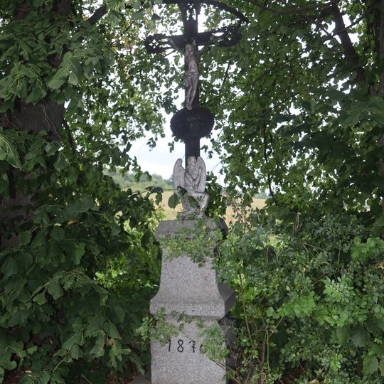 Kříž u silnice východně od Hroznatína