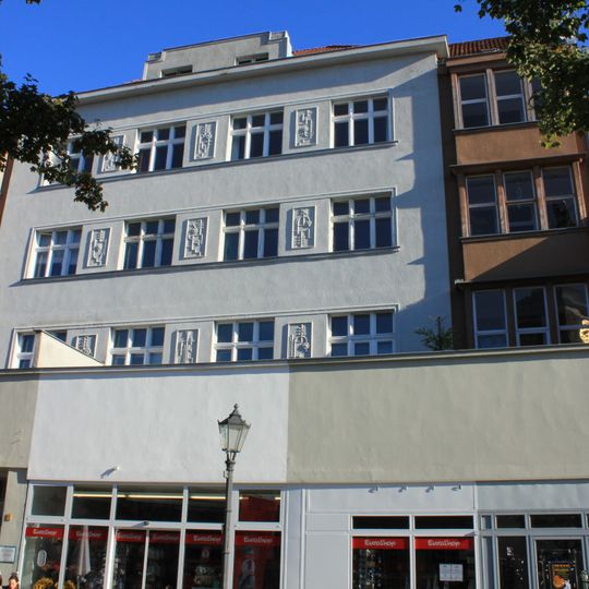 Wohn- und Geschäftshaus Breite Straße 33-34, Lindenufer 9-10