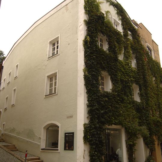 Wohn- und Geschäftshaus