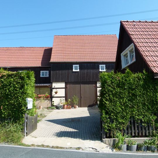 Bauernhof mit Wohnstallhaus und angebauter Scheune Pirnaer Straße 25