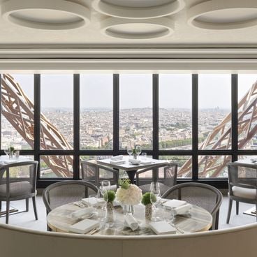 Fine dining restaurants in Paris: gourmet cuisine, Michelin stars