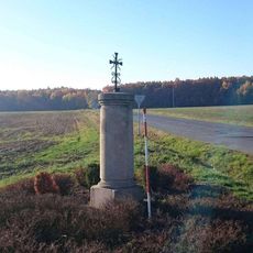 Kříž západně od Dolní Lukavice u křižovatky