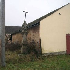 Socha v zahradě v Mutěníně