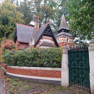 Middle Lodge In Friar Park
