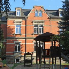 Mietvilla mit Einfriedung in offener Bebauung Haydnstraße 6