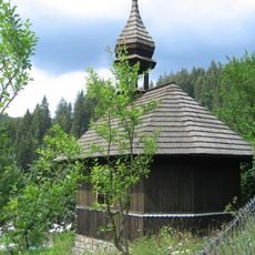 Kaple svatého Floriána u hlavní komunikace ve Velkých Karlovicích, místní části Leskové