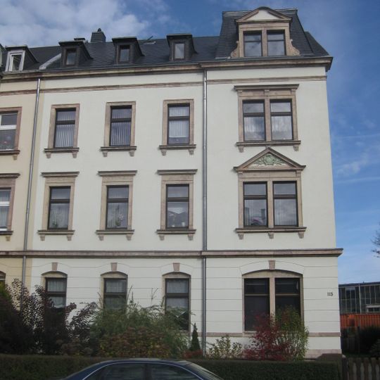 Mietshaus in halboffener Bebauung Schulstraße 115