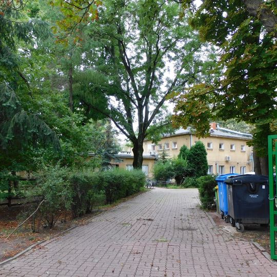 Budynek szkolny przy ulicy Kopińskiej 6/10