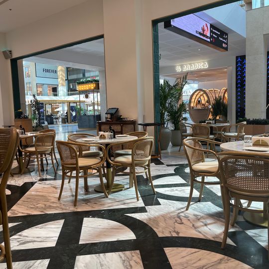 Table Otto - Yas Mall