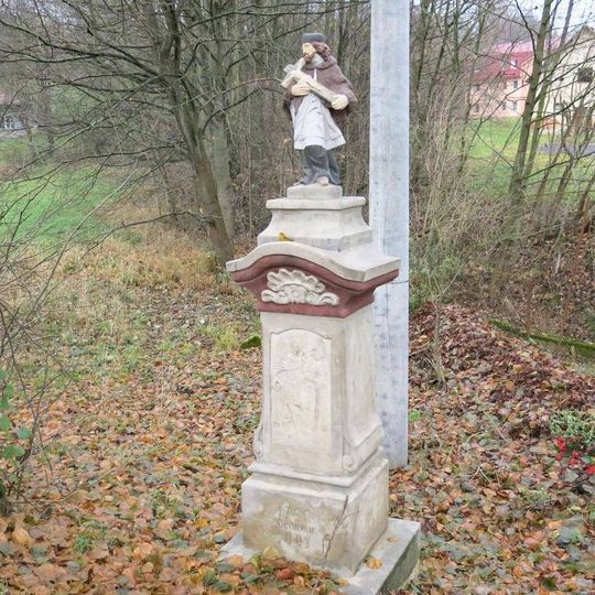 Socha svatého Jana Nepomuckého u silnice v Bělé u Turnova