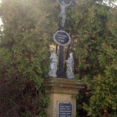 Kříž v Tetčících v Hybešově ulici