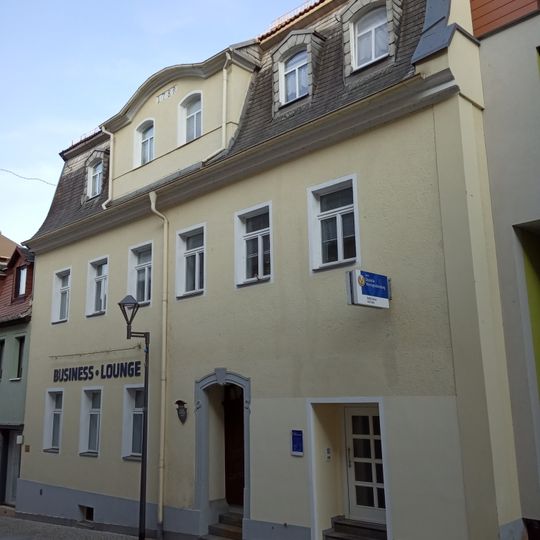 Wohnhaus in geschlossener Bebauung und zwei Hintergebäude Baderberg 6
