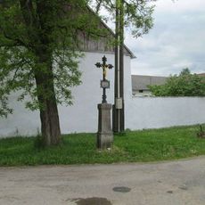 Kříž u Hodětína u rozcestí