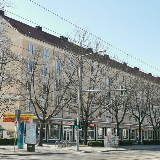 Borsbergstraße 16, 18, 18b, 18c, 20, 20b, 22, 22b/Krenkelstraße 14
