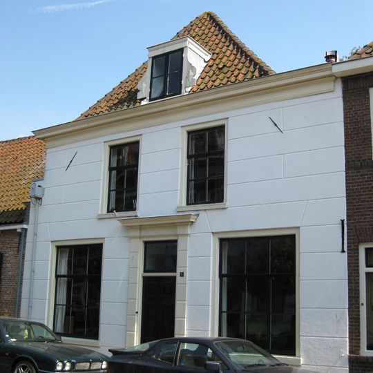 Pand met lijstgevel, gepleister