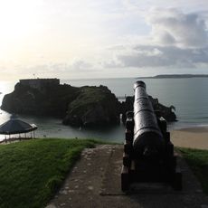 Five cannons around the Old Coastguard House