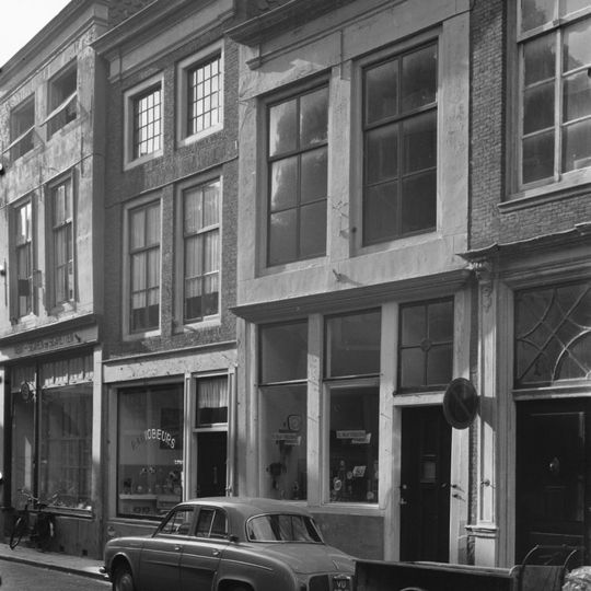 Huis met eenvoudige lijstgevel