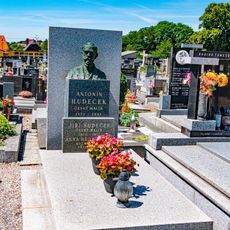 Hrob Antonína a Jiřího Hudečkových