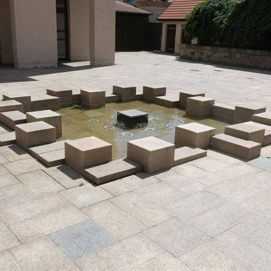 Kašna v atriu za starou radnicí v Třeboni