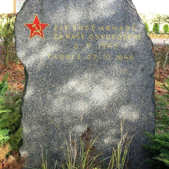 Pomník osvobození v Sokolovské ulici v Louce u Litvínova