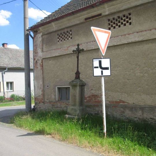 Kříž v Tasnovicích u křižovatky