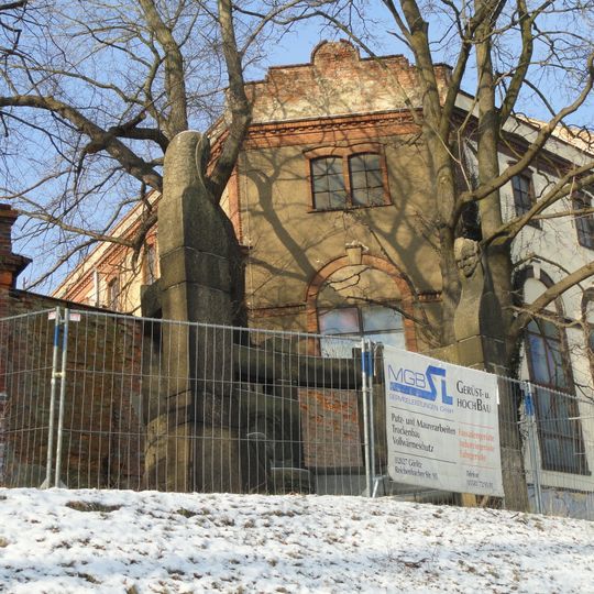 Monumentale Sitzgruppe aus Granit Zittauer Straße 44