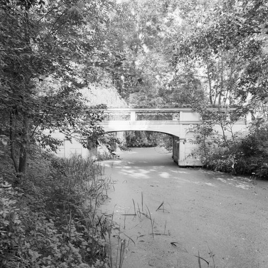 Weerestein: Houten brug over het grand canal