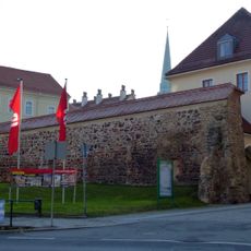 Einzeldenkmale der Sachgesamtheit Ringanlage und Stadtbefestigung: Reste der Stadtmauer im Grundstück Innere Bautzner Straße 6 und Wegesystem der Promenade am Promenadenring (siehe auch Sachgesamtheitsdokument Obj. 09223137) Altstadt, Promenadenrin