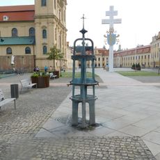 Kovová fontána v poutním areálu na Velehradě