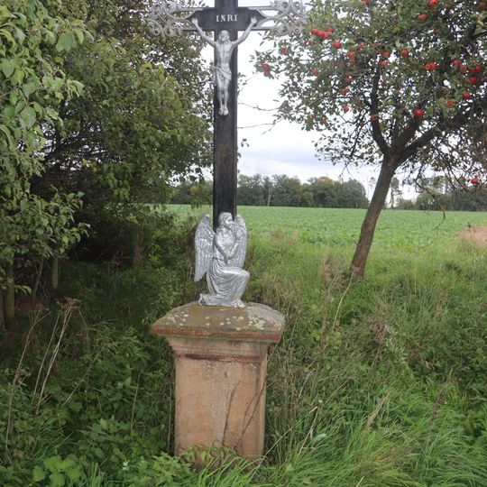 Kříž u silnice severně od Kramolína