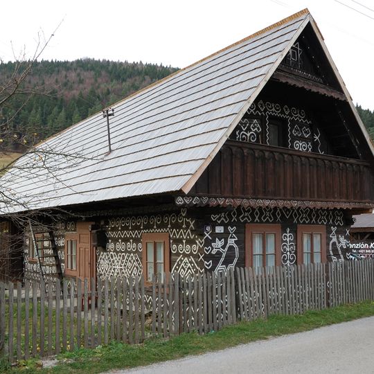 Ľudový dom s hospodár. časťou