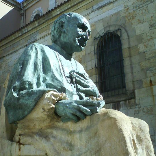 Monumento al Cardenal Herrera Oria
