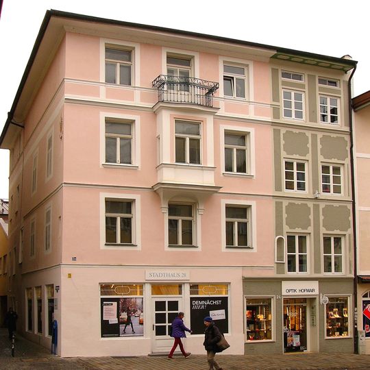 Doppeltes Wohn- und Geschäftshaus