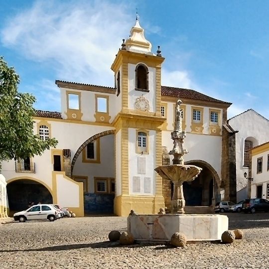 Igreja de São Bernardo, compreendendo o túmulo de D. Jorge de Mello