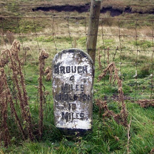 Milestone To North Of Deadmangill Bridge