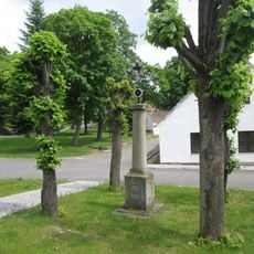 Kříž v Chanovicích na rozcestí