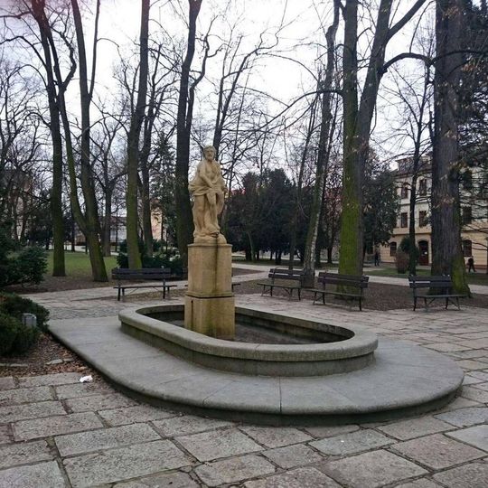 Kašna se sochou v Palackého sadech v Písku