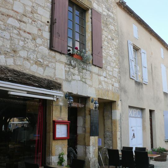 Maison à couvert, 6 place des Cornières