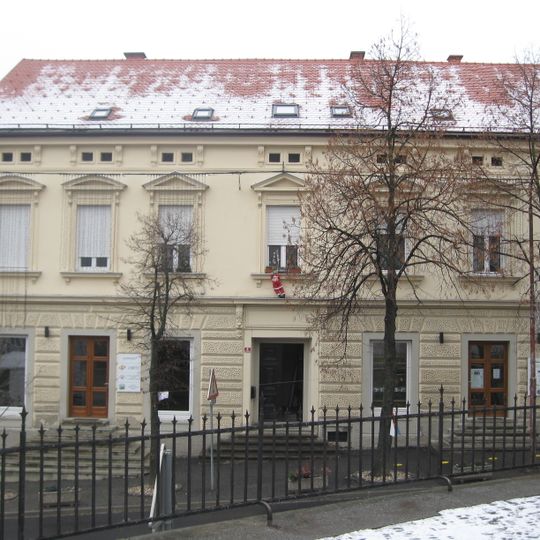 Hiša Trg osvoboditve 9